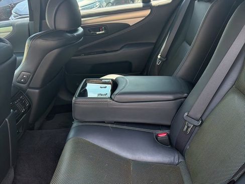 Used 2014 Lexus LS 460 AWD w/ F Sport Package image 23