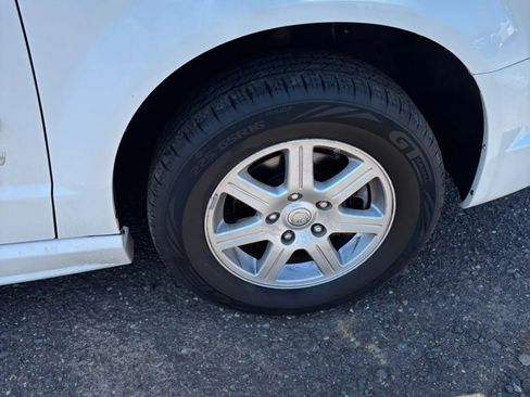 Used 2010 Chrysler Town & Country Touring image 70