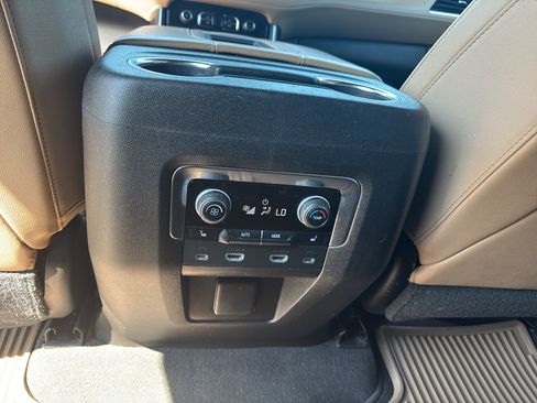 Certified 2021 Chevrolet Suburban Premier w/ Premium Package AWD/4WD image 28