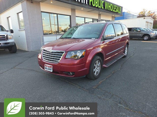 Used 2010 Chrysler Town & Country Touring w/ Entertainment Group #2 FWD image 2