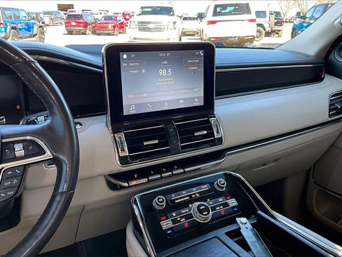 Used 2019 Lincoln Navigator Select image 6