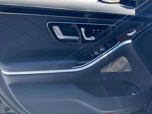 Used 2022 Mercedes-Benz S 580 4MATIC Sedan w/ AMG Line Package image 22