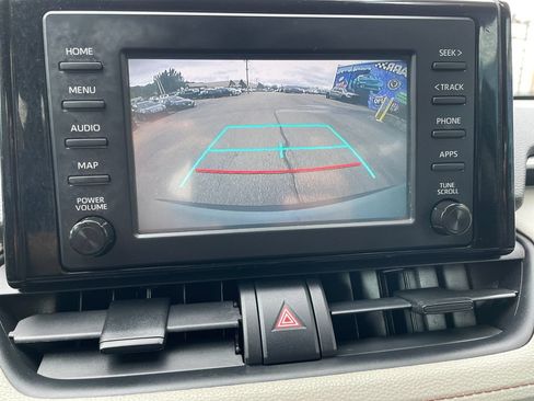 Used 2021 Toyota RAV4 XLE w/ Convenience Package AWD/4WD image 19