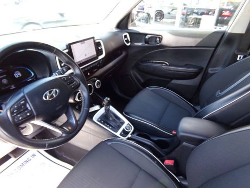Used 2023 Hyundai Venue Limited FWD image 56