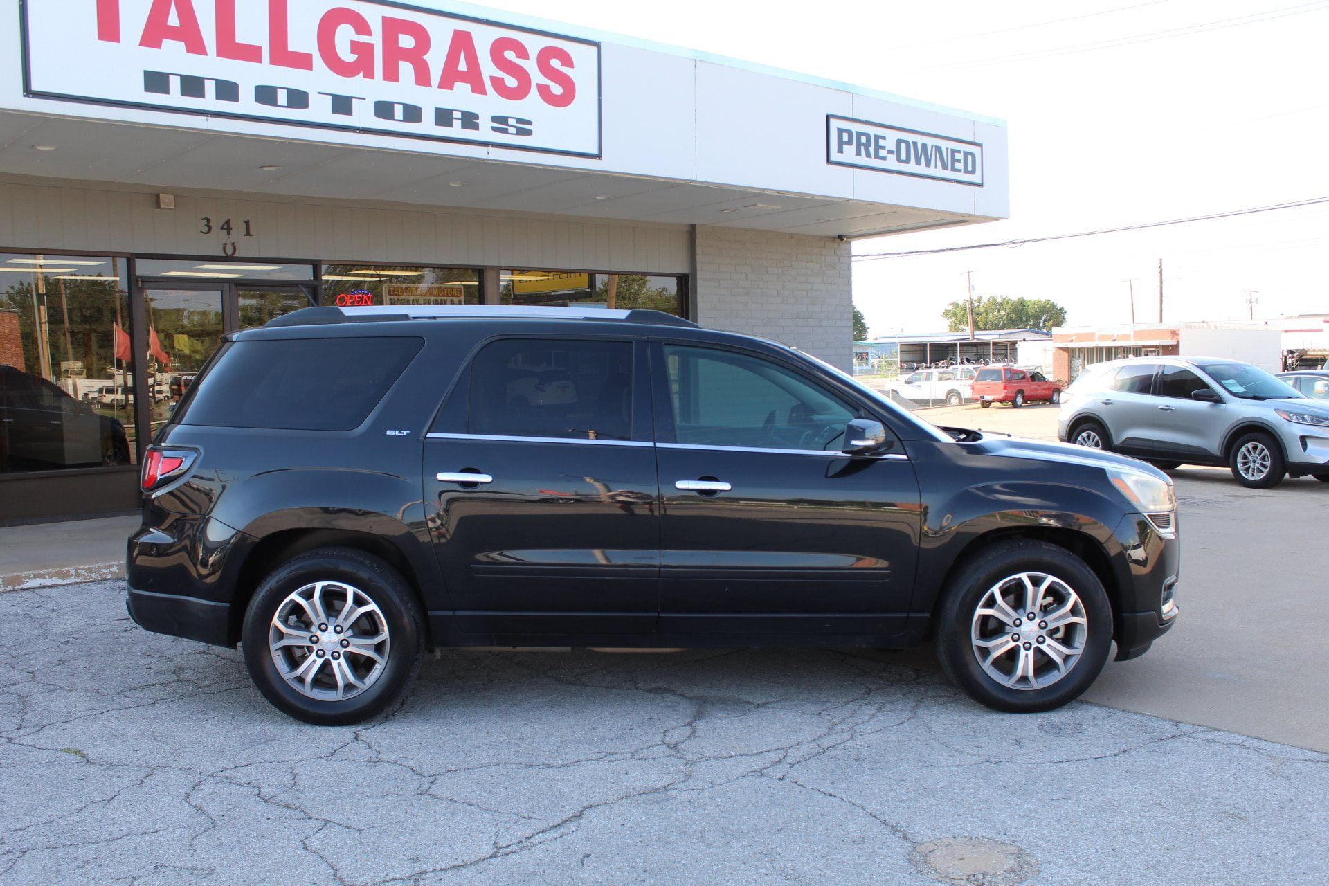 Used 2013 GMC Acadia SLT w/ Technology Package AWD/4WD image 3
