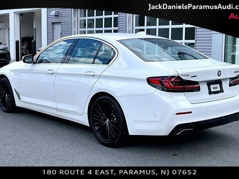 Used 2021 BMW 530e xDrive w/ Premium Package AWD/4WD image 10