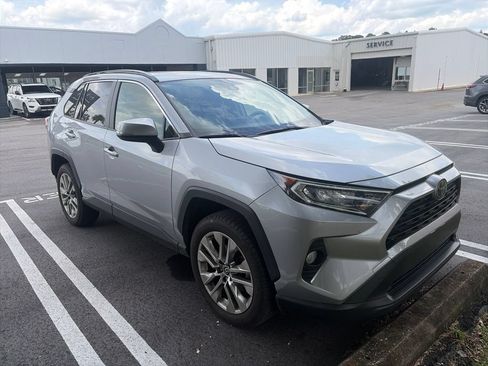 Used 2019 Toyota RAV4 XLE Premium FWD image 1