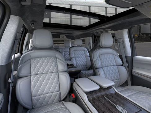 New 2026 Lincoln Navigator Black Label w/ Black Label Special Edition AWD/4WD image 11