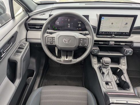 Used 2026 Toyota RAV4 SE AWD/4WD image 17