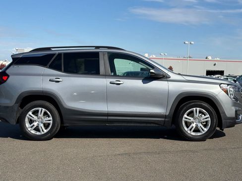 Used 2023 GMC Terrain SLE w/ Driver Convenience Package FWD image 6