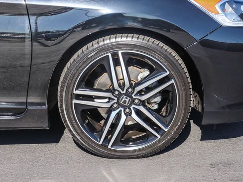 Used 2017 Honda Accord Sport image 11