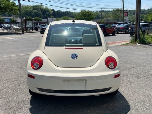 Used 2010 Volkswagen Beetle Coupe FWD image 3