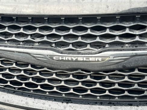 Used 2019 Chrysler Pacifica Touring Plus w/ S Appearance Package image 10