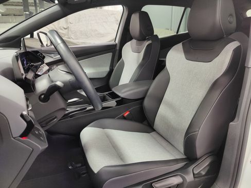 Certified 2023 Volkswagen ID.4 2WD image 12