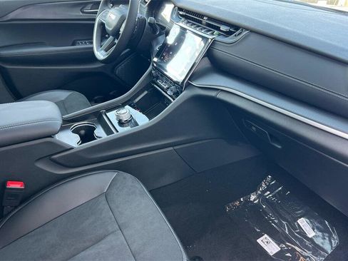 New 2025 Jeep Grand Cherokee L Altitude image 17