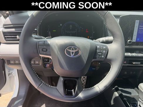 Used 2025 Toyota Camry SE w/ Convenience Package FWD image 11