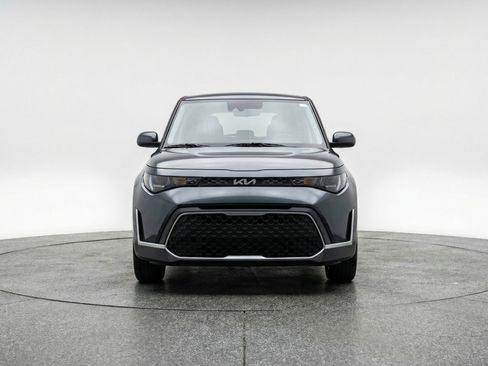 Used 2025 Kia Soul LX w/ LX Technology Package image 2