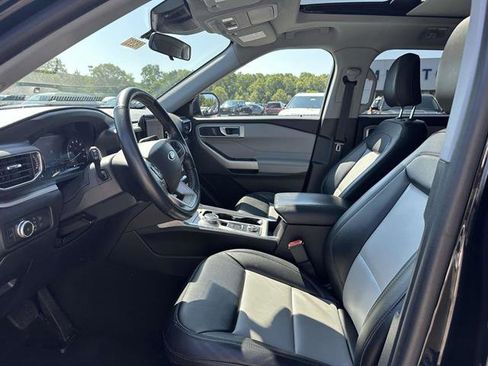 Used 2022 Ford Explorer XLT w/ Equipment Group 202A image 13