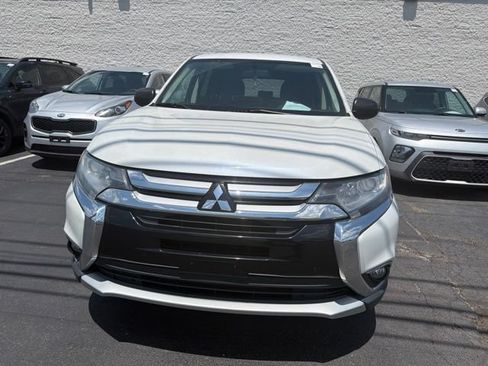 Used 2016 Mitsubishi Outlander ES FWD image 2