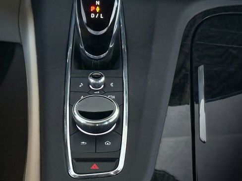 Used 2024 Cadillac Escalade ESV Premium Luxury image 16