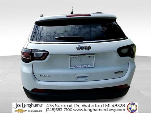 Used 2024 Jeep Compass Latitude w/ Sun and Sound Group AWD/4WD image 8