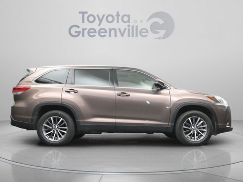 Used 2019 Toyota Highlander XLE image 17