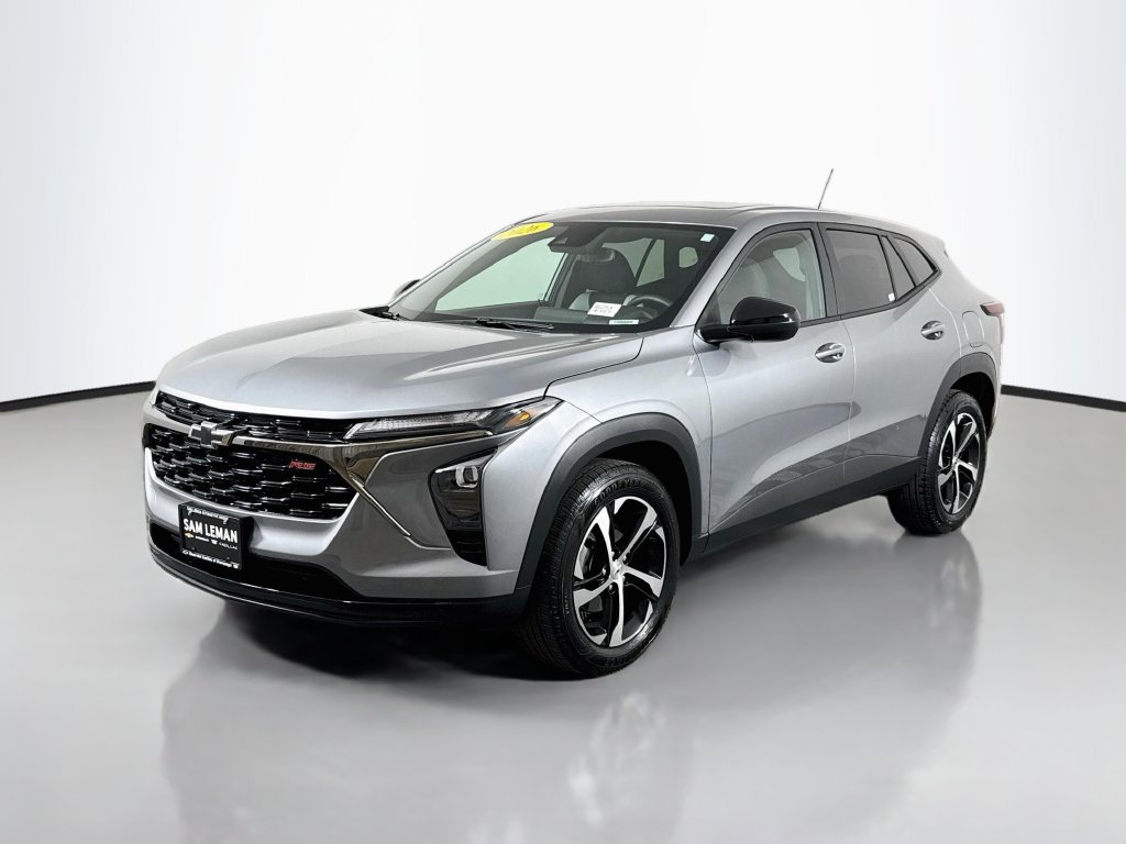 Used 2026 Chevrolet Trax RS w/ Sunroof Package FWD image 3