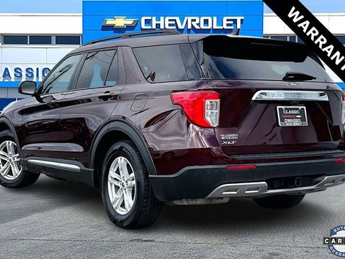 Used 2022 Ford Explorer XLT w/ Equipment Group 202A image 4