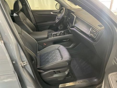 Certified 2024 Volkswagen Atlas Cross Sport SEL Premium R-Line AWD/4WD image 5