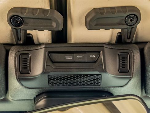 Used 2025 Jeep Wrangler Unlimited Rubicon image 28