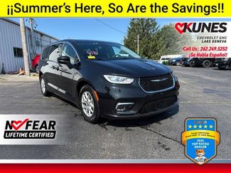 Used 2023 Chrysler Pacifica Touring-L FWD video 1