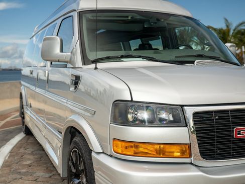 Used 2022 GMC Savana 2500 Extended RWD image 14