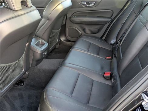 Used 2020 Volvo S60 T6 Momentum w/ Protection Package Premier image 19