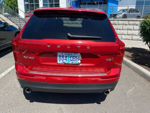 Used 2021 Volvo XC60 T5 Momentum w/ Advanced Package AWD/4WD image 5