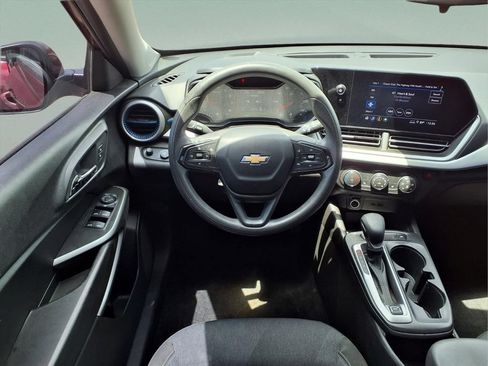 Used 2024 Chevrolet Trax LS w/ LS Convenience Package FWD image 9