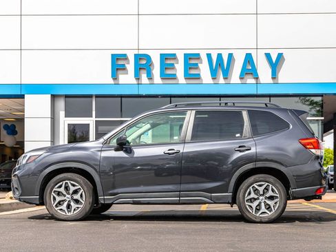 Used 2019 Subaru Forester Premium w/ All-Weather Package AWD/4WD image 2