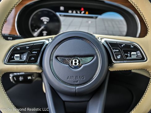 Used 2023 Bentley Bentayga Extended Wheelbase image 37