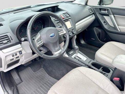 Used 2014 Subaru Forester 2.5i Touring AWD/4WD image 2