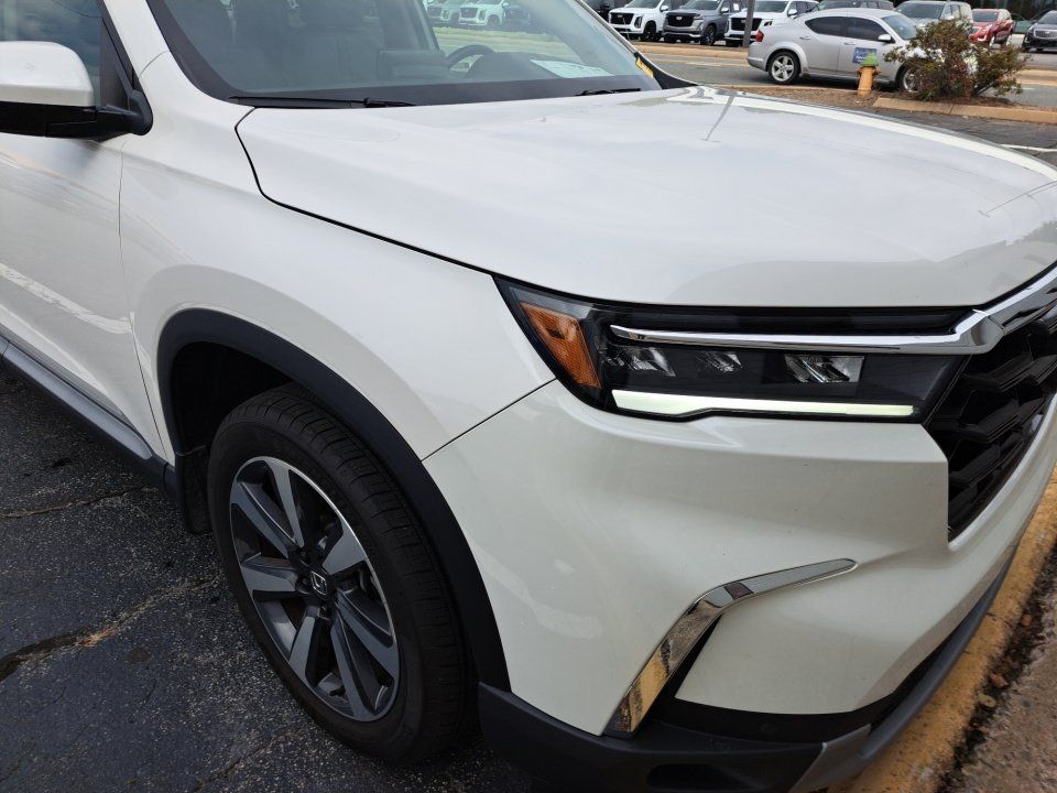 Used 2025 Honda Pilot Touring image 19