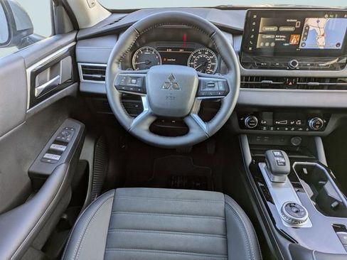 New 2026 Mitsubishi Outlander SE image 18