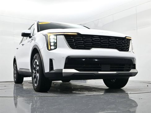Certified 2025 Kia Sorento S image 38