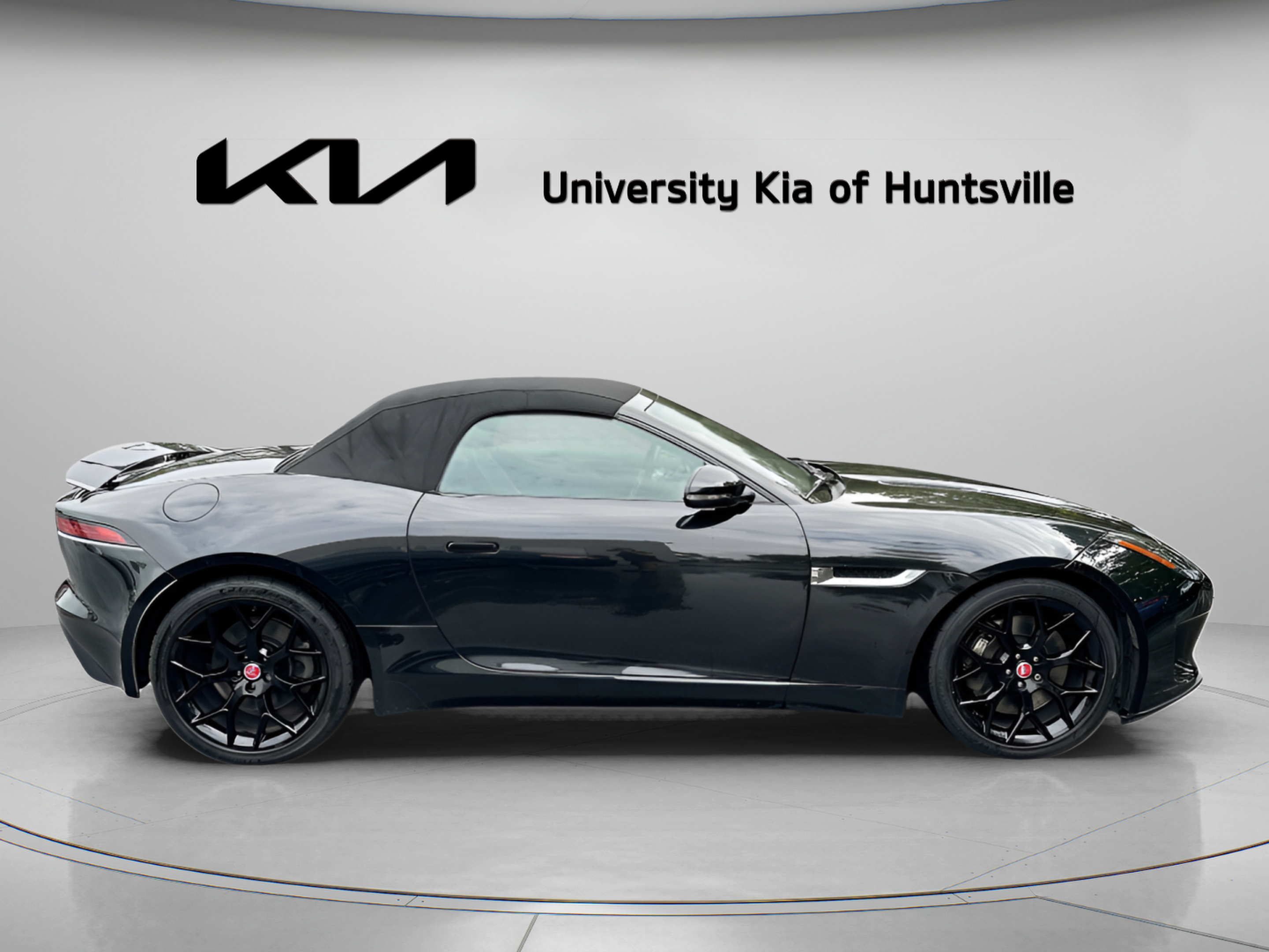 Used 2018 Jaguar F-TYPE Convertible RWD image 9