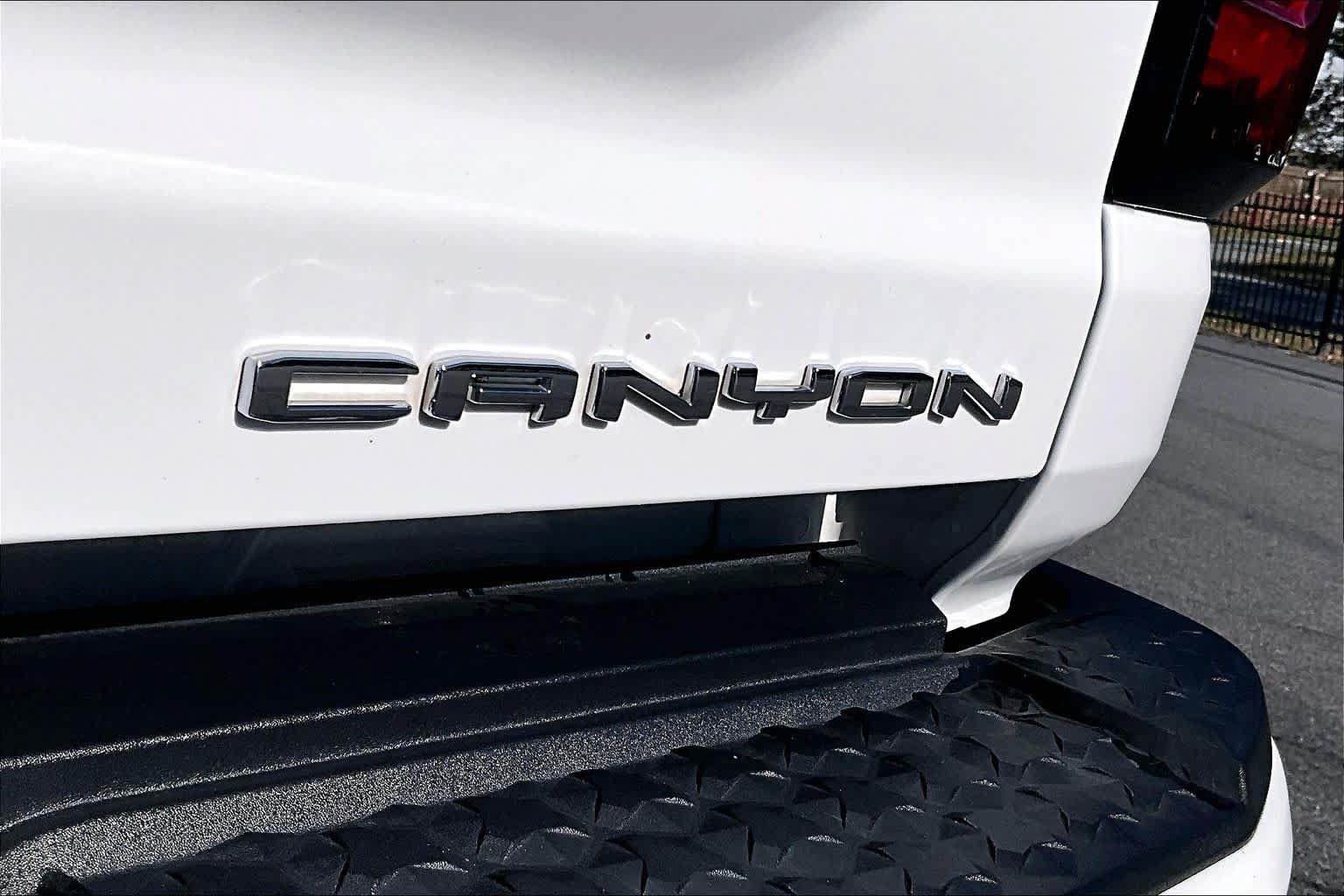 Used 2023 GMC Canyon Denali AWD/4WD image 10