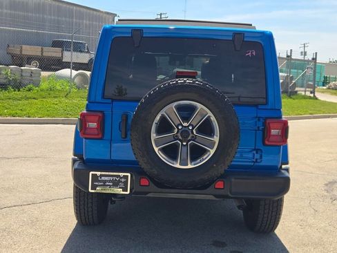 Used 2024 Jeep Wrangler Unlimited Sahara w/ Technology Group AWD/4WD image 12