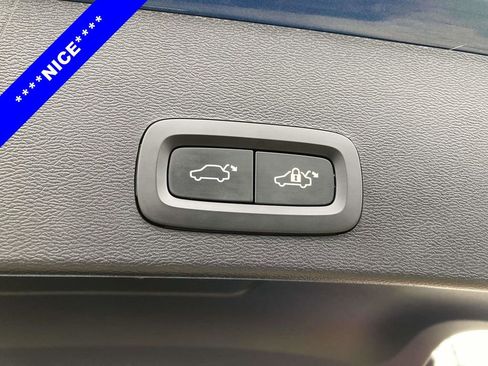 Used 2021 Volvo XC40 T4 R-Design w/ Advanced Package FWD image 12