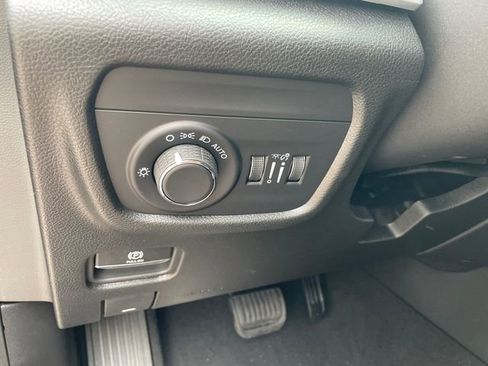 Used 2025 Jeep Grand Cherokee Altitude AWD/4WD image 26