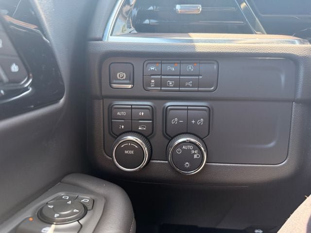 Used 2025 Chevrolet Tahoe LT AWD/4WD image 5