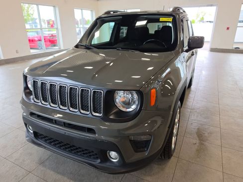 Used 2019 Jeep Renegade Latitude w/ Cold Weather Group AWD/4WD image 2