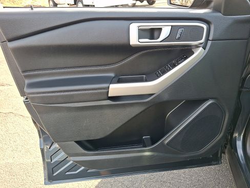 Used 2022 Ford Explorer XLT w/ Equipment Group 202A image 14
