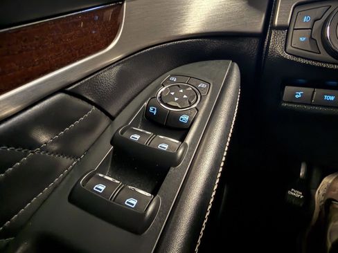 Certified 2019 Ford Explorer Platinum image 28